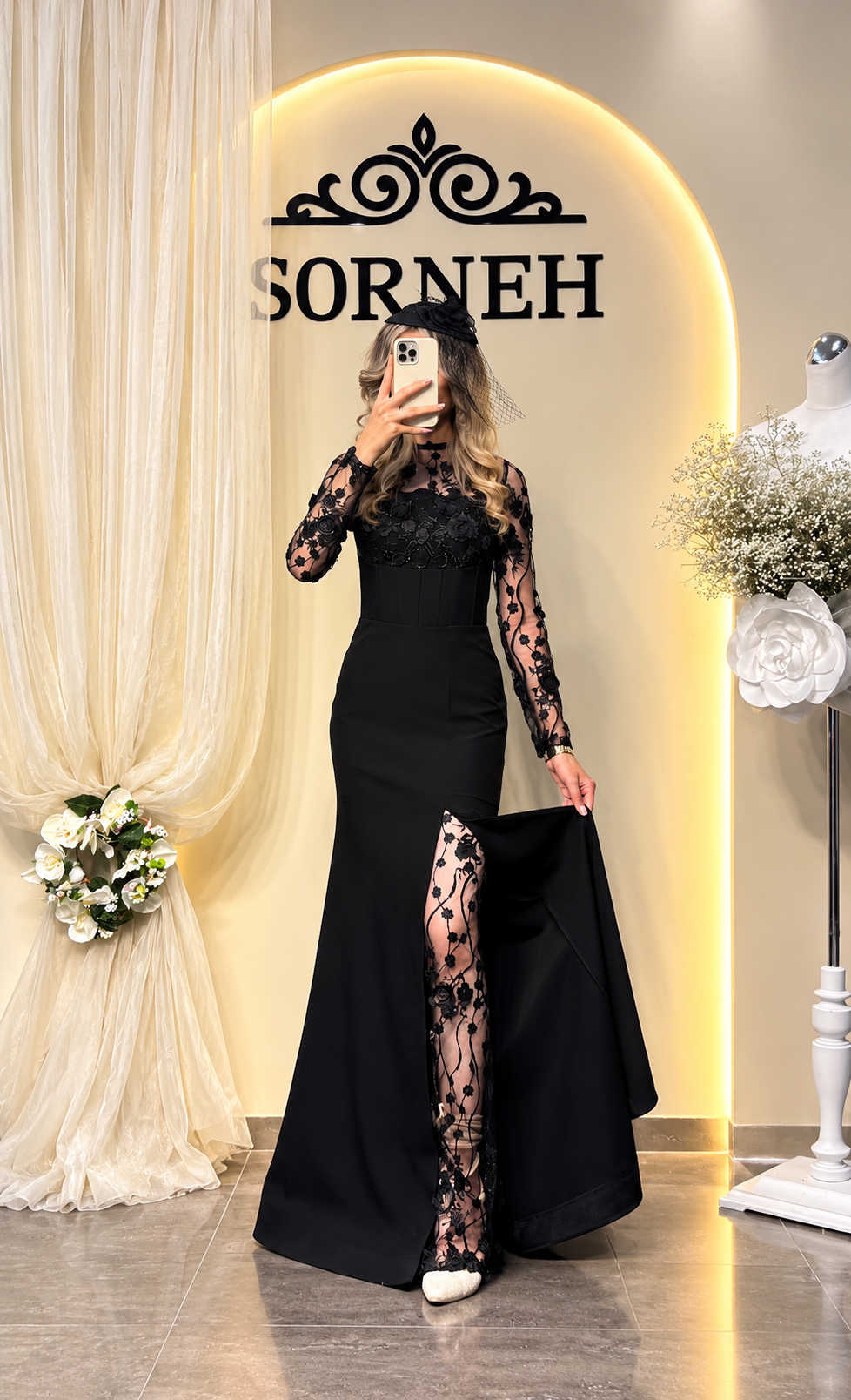 مدل پوشیده کارولین